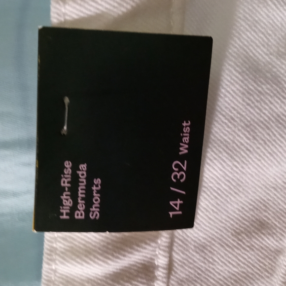 White High Rise Bermuda Shorts Distressed - Picture 11 of 11